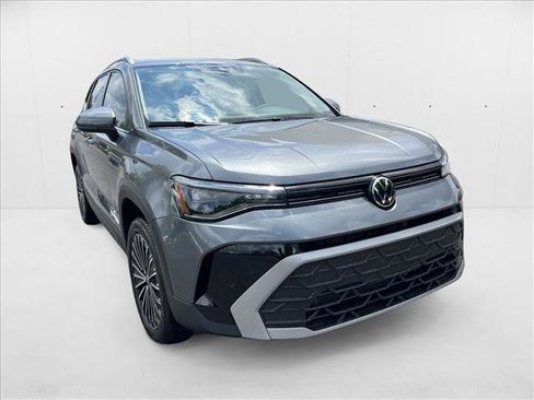 New 2025 Volkswagen Taos SE image 3