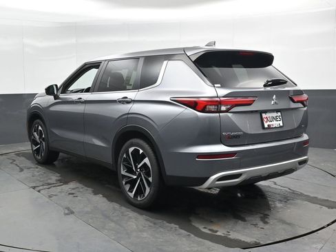 Used 2024 Mitsubishi Outlander SE image 11