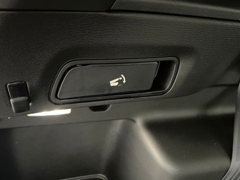 Used 2025 Mitsubishi Outlander SE AWD/4WD image 36