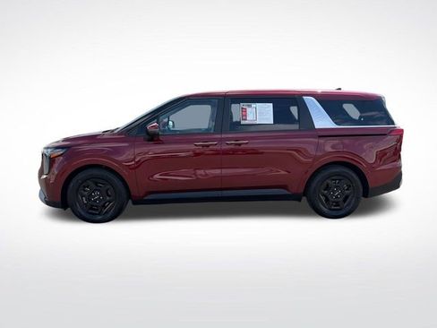 Used 2025 Kia Carnival FWD image 3