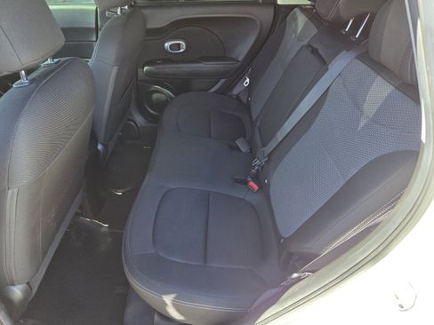 Used 2018 Kia Soul + image 11