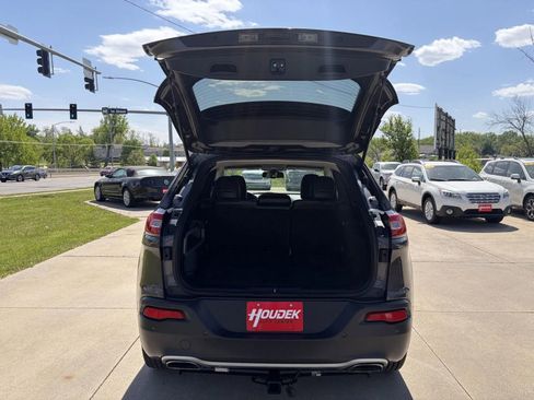 Used 2017 Jeep Cherokee Limited FWD image 22
