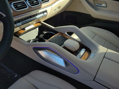 Certified 2025 Mercedes-Benz GLS 450 4MATIC image 15