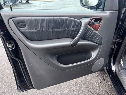 Used 2001 Mercedes-Benz ML 320 4MATIC image 13