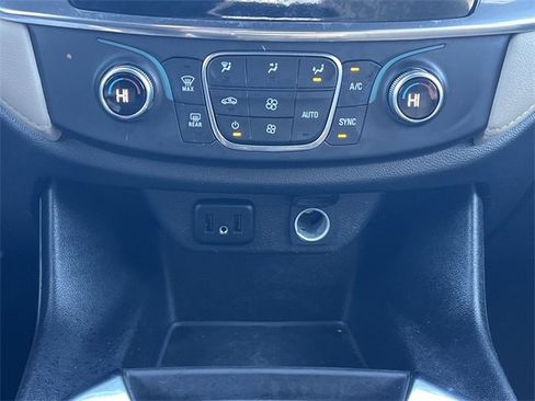 Used 2023 Chevrolet Traverse LS image 13