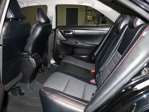 Used 2015 Toyota Camry SE FWD image 22