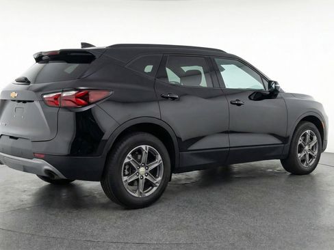 Used 2025 Chevrolet Blazer LT FWD image 9