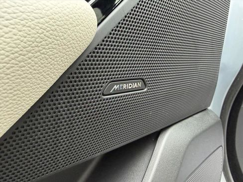 Used 2021 Land Rover Range Rover Velar R-Dynamic S image 13