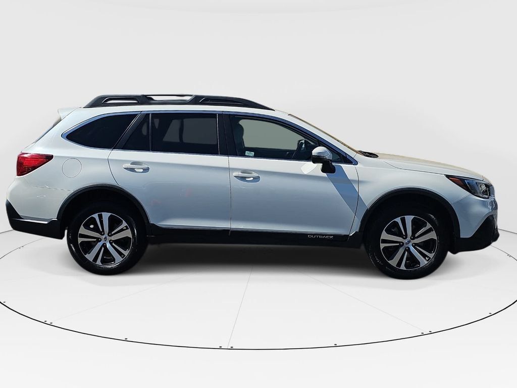 Used 2019 Subaru Outback 3.6R Limited AWD/4WD image 2