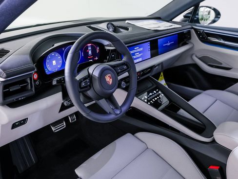 New 2026 Porsche Macan 4S Electric AWD/4WD image 4