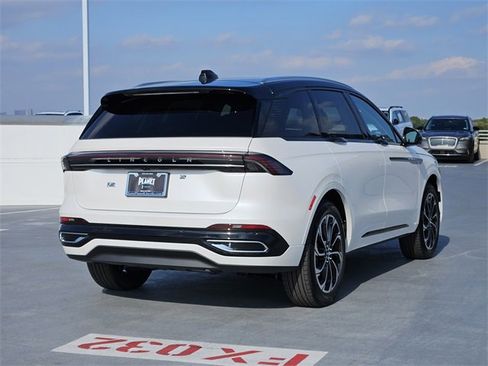 New 2026 Lincoln Nautilus Reserve image 7