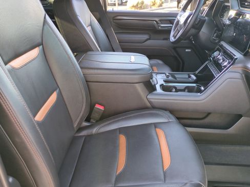 Used 2025 GMC Sierra 2500 AT4 w/ Technology Package image 19