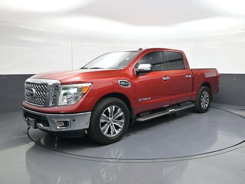 Used 2017 Nissan Titan SL image 3