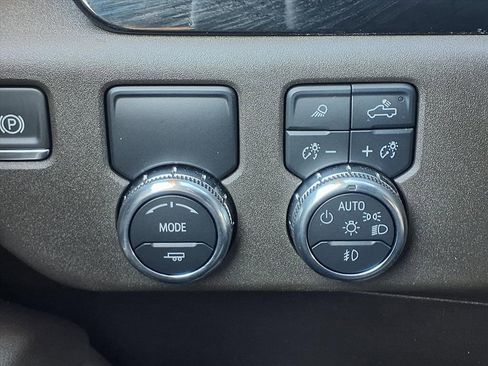 Used 2025 GMC Sierra 1500 SLT image 11