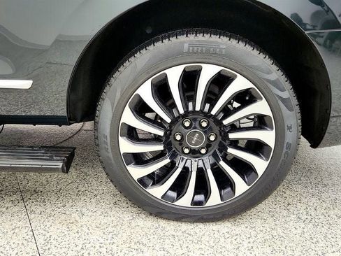 Used 2022 Lincoln Navigator Black Label image 9