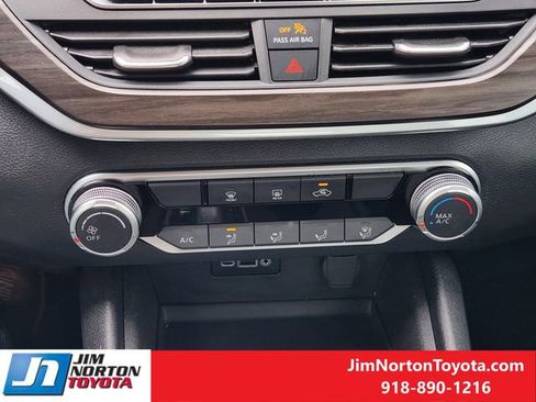 Used 2025 Nissan Altima 2.5 SV image 19