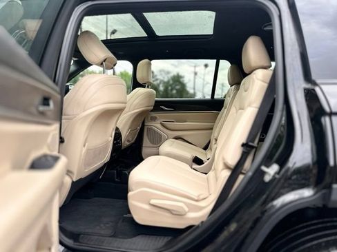 Used 2023 Jeep Grand Cherokee L Limited w/ Black Appearance Package AWD/4WD image 18