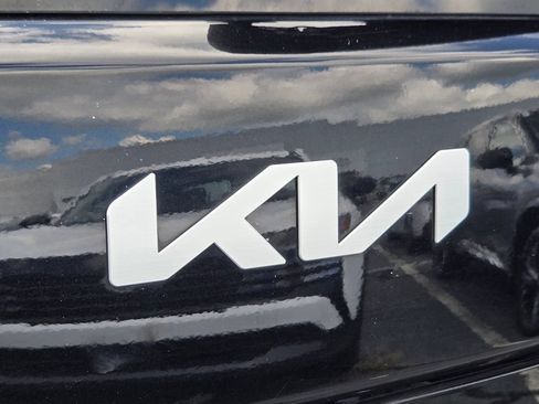 Used 2025 Kia Soul LX w/ LX Technology Package FWD image 17