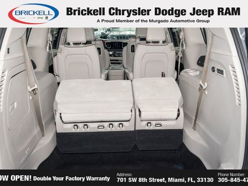 Used 2019 Chrysler Pacifica Limited w/ Advanced Safetytec Group FWD image 11