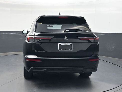Used 2025 Mitsubishi Outlander ES image 5