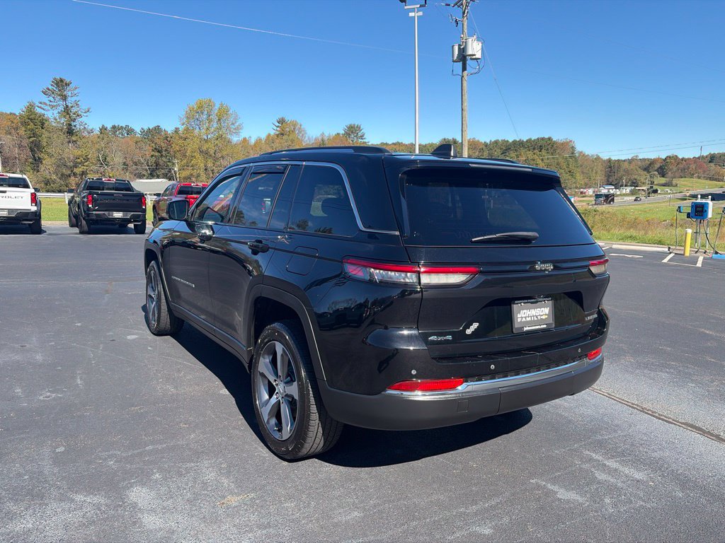 Used 2023 Jeep Grand Cherokee Limited AWD/4WD image 7