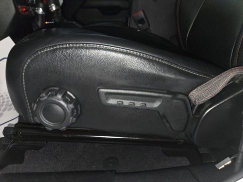 Used 2018 Jeep Wrangler Unlimited Rubicon AWD/4WD image 12