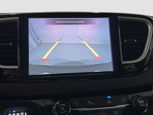 Used 2024 Chrysler Pacifica Touring-L FWD image 15