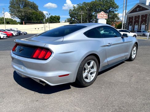 Used 2017 Ford Mustang Coupe image 5