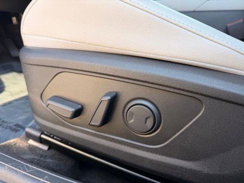 New 2025 Hyundai Elantra Limited FWD image 29