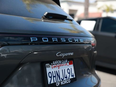 Used 2023 Porsche Cayenne Platinum Edition image 14