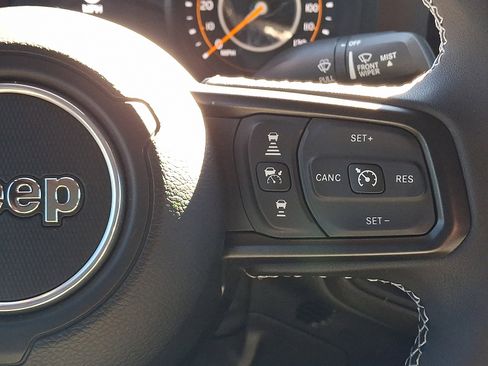 Used 2025 Jeep Wrangler Sport image 21