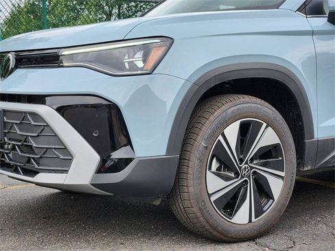 New 2025 Volkswagen Taos SE image 9