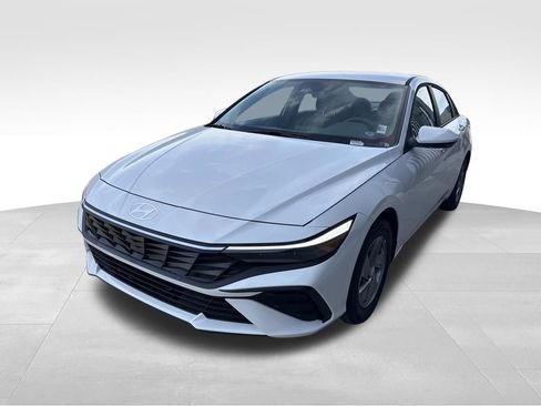 New 2026 Hyundai Elantra SE image 1