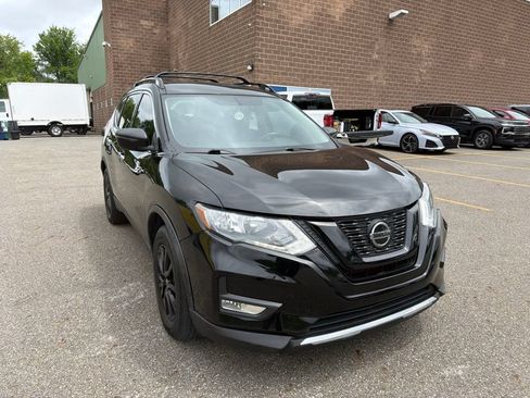 Used 2018 Nissan Rogue SV FWD image 2