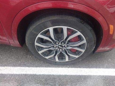 Used 2022 Cadillac XT6 Sport w/ Technology Package AWD/4WD image 13