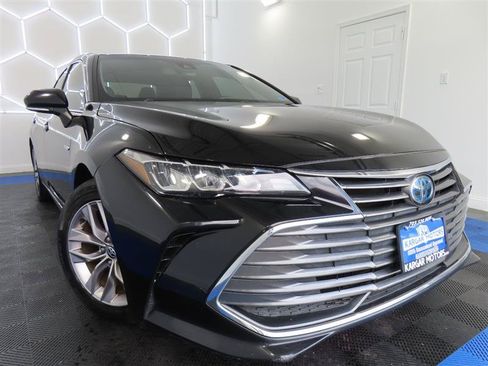 Used 2021 Toyota Avalon XLE w/ Moonroof Package FWD image 2