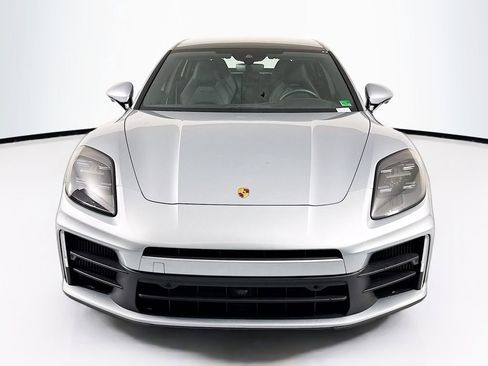 Used 2025 Porsche Panamera RWD image 2