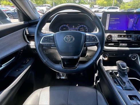 Used 2024 Toyota Grand Highlander AWD image 5