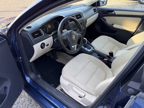 Used 2012 Volkswagen Jetta SE FWD image 5
