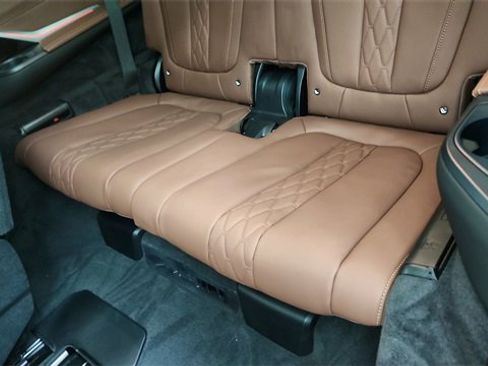 Used 2025 BMW X7 M60i image 32