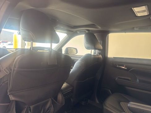 Used 2024 Toyota Highlander XSE image 8