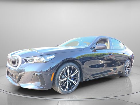 New 2026 BMW 530i w/ M Sport Package RWD image 2