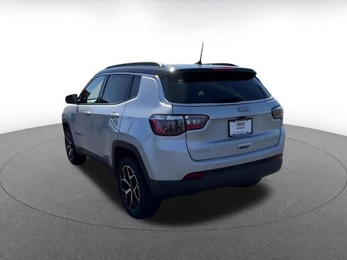 Used 2025 Jeep Compass Limited image 10