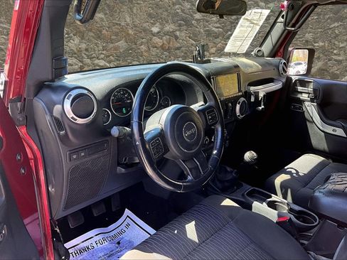 Used 2012 Jeep Wrangler Unlimited Rubicon w/ Connectivity Group AWD/4WD image 12