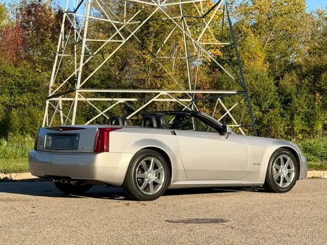 Used 2004 Cadillac XLR RWD image 37