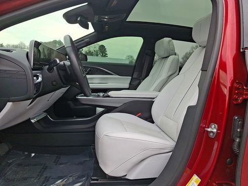 Used 2024 Cadillac Lyriq Luxury image 16