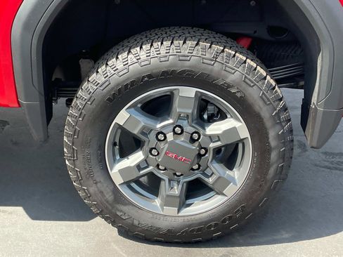 New 2025 GMC Sierra 2500 SLE w/ SLE Value Package; image 30