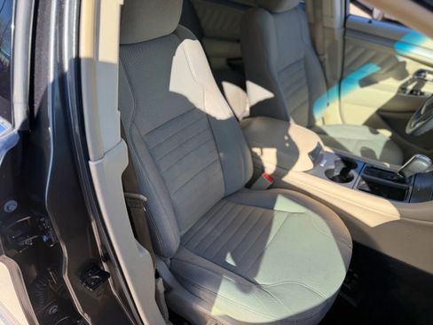 Used 2015 Ford Taurus SE image 33