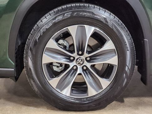 Used 2023 Toyota Highlander XLE FWD image 28