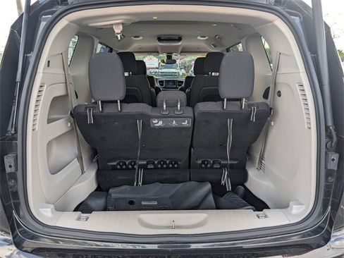 Used 2019 Chrysler Pacifica Touring Plus image 11